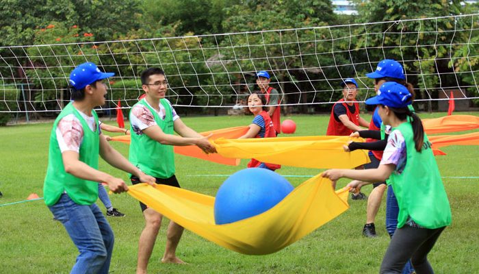 Outdoor activities for team building events