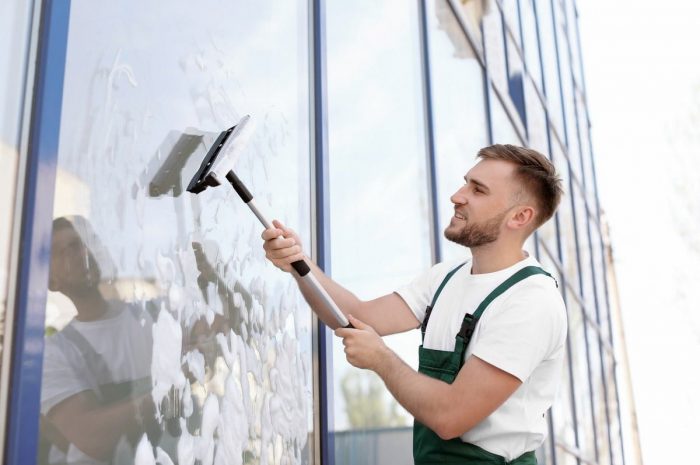 The Advantages of Hiring Glass Cleaning Services for Residential Windows